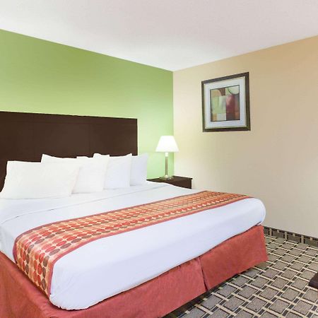 Days Inn & Suites By Wyndham Madison Heights Mi Extérieur photo