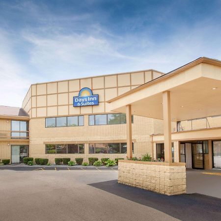 Days Inn & Suites By Wyndham Madison Heights Mi Extérieur photo