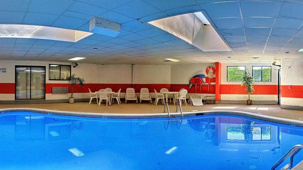 Days Inn & Suites By Wyndham Madison Heights Mi Extérieur photo
