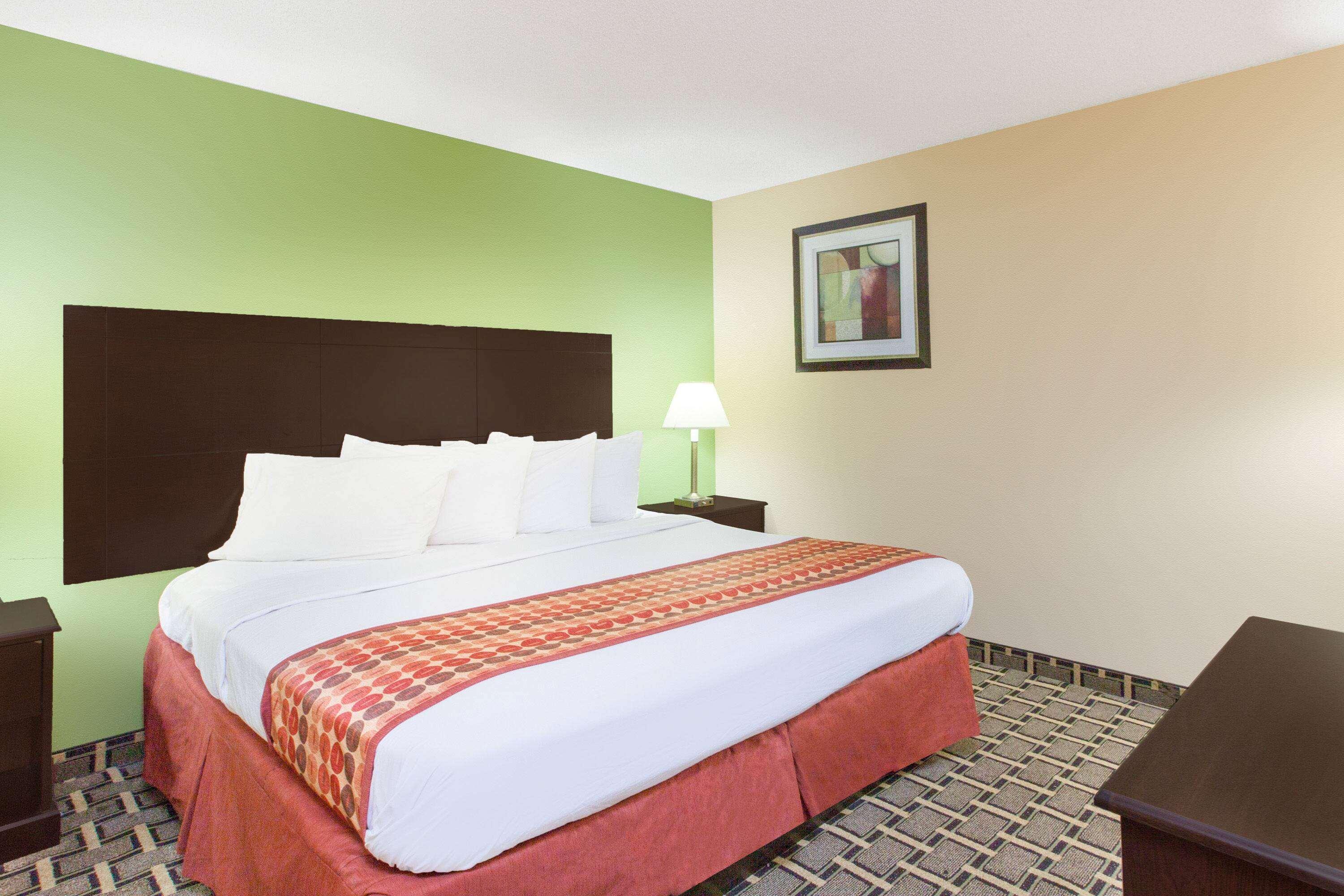 Days Inn & Suites By Wyndham Madison Heights Mi Extérieur photo