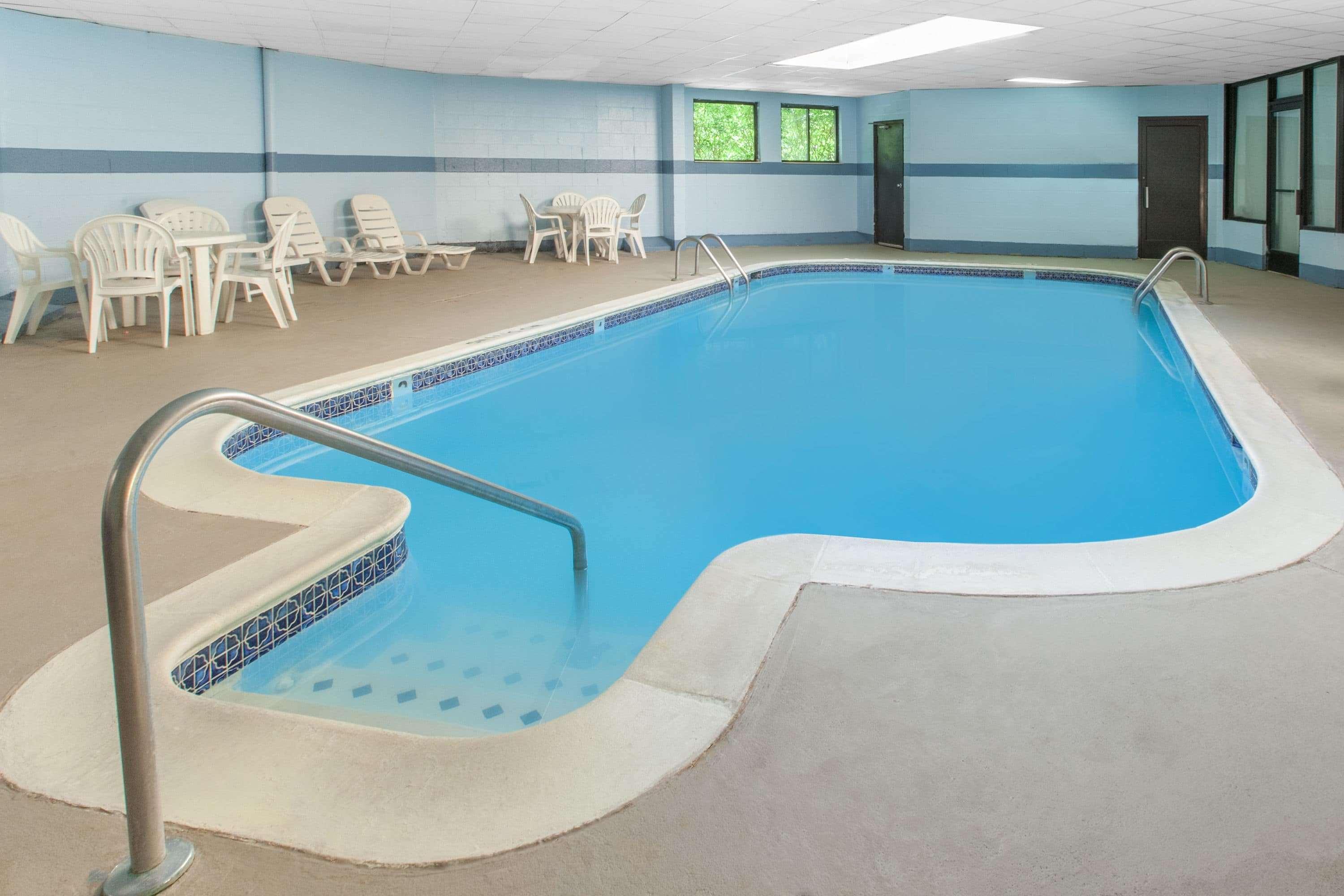 Days Inn & Suites By Wyndham Madison Heights Mi Extérieur photo