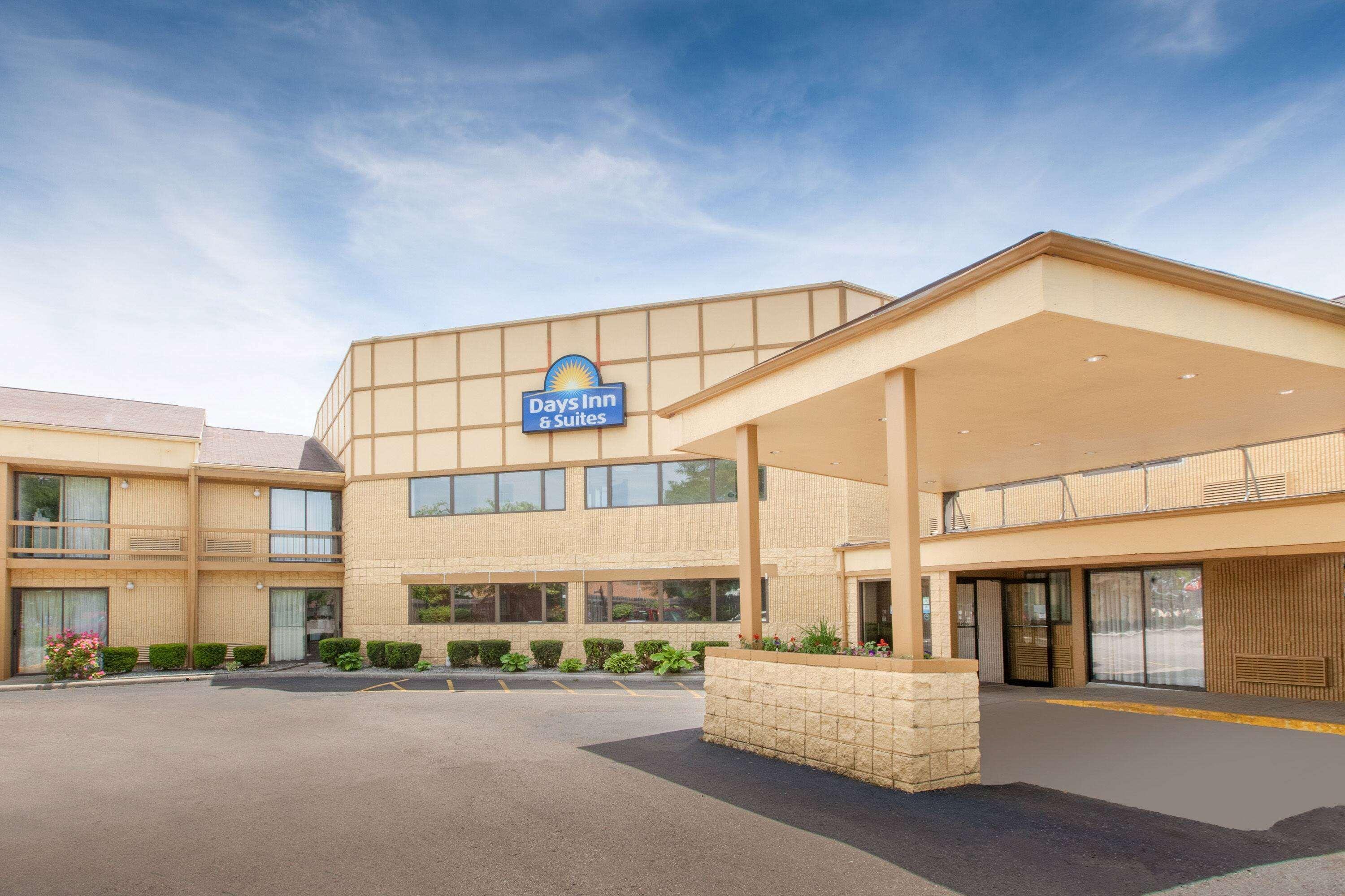 Days Inn & Suites By Wyndham Madison Heights Mi Extérieur photo