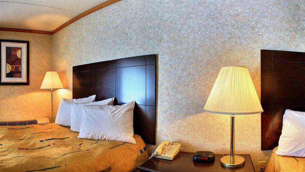 Days Inn & Suites By Wyndham Madison Heights Mi Extérieur photo