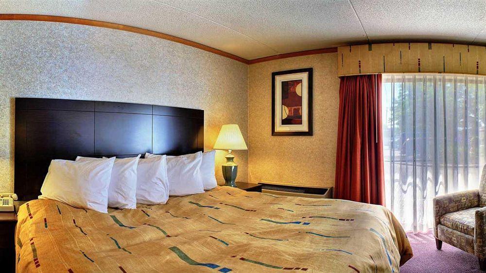 Days Inn & Suites By Wyndham Madison Heights Mi Extérieur photo