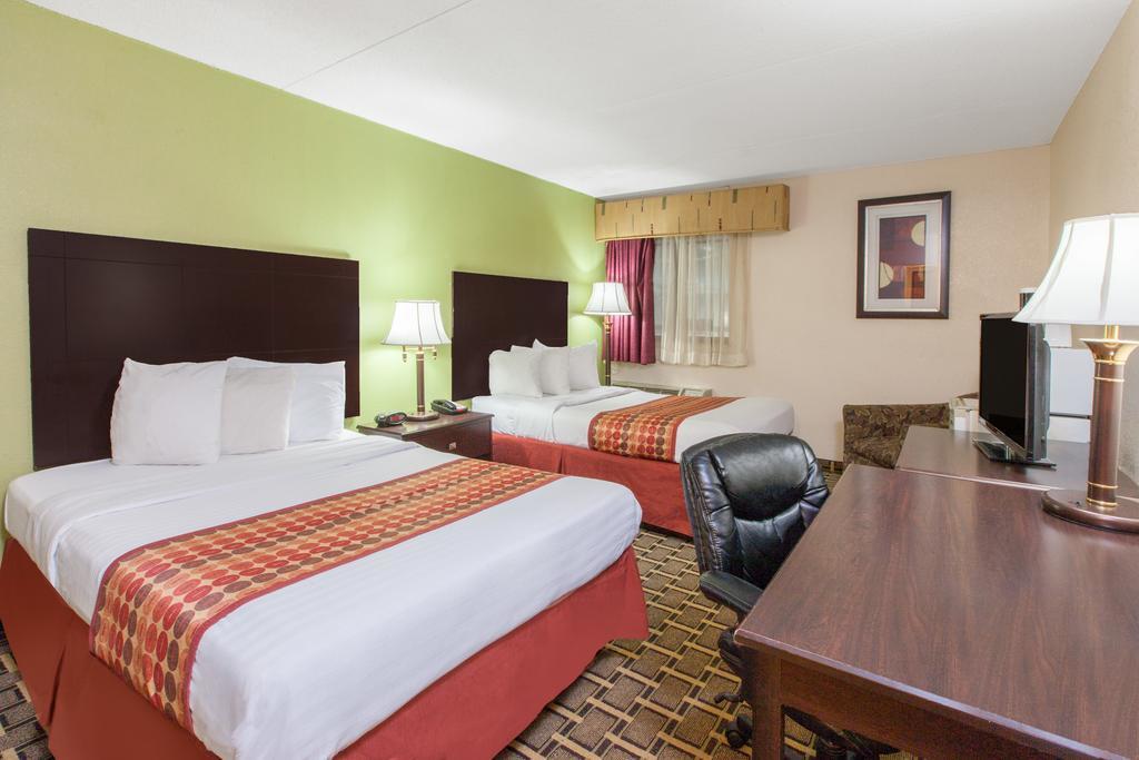 Days Inn & Suites By Wyndham Madison Heights Mi Extérieur photo