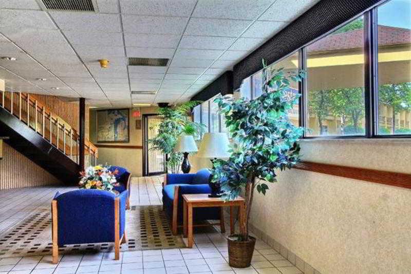 Days Inn & Suites By Wyndham Madison Heights Mi Extérieur photo
