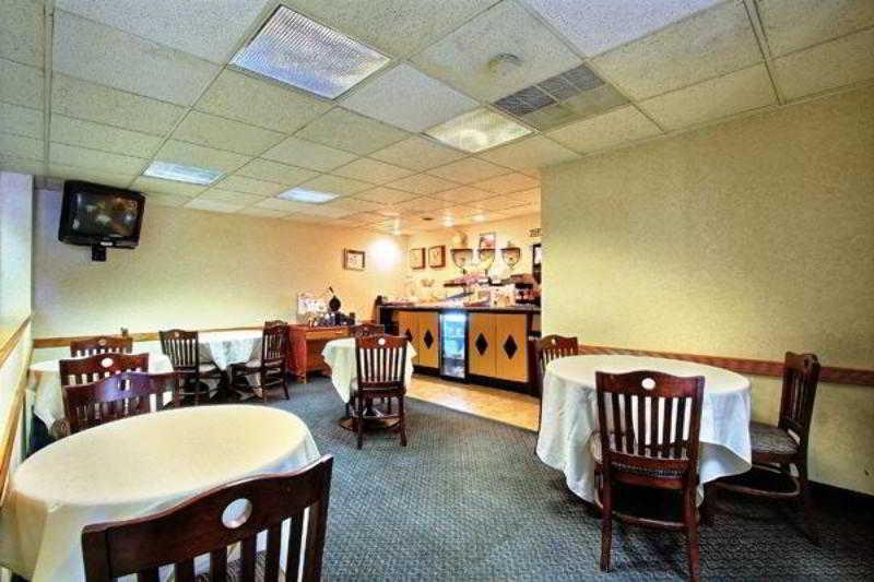 Days Inn & Suites By Wyndham Madison Heights Mi Extérieur photo