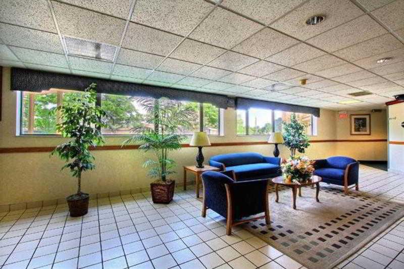 Days Inn & Suites By Wyndham Madison Heights Mi Extérieur photo