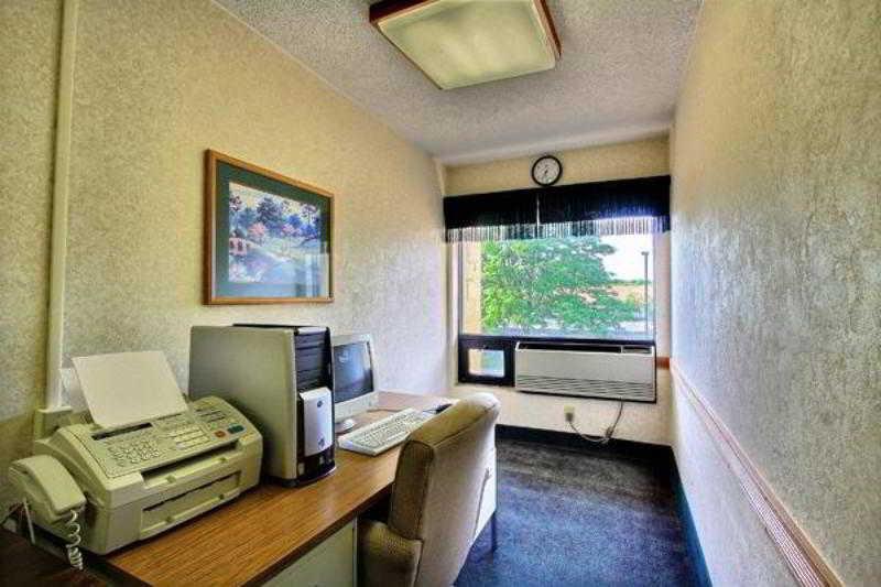 Days Inn & Suites By Wyndham Madison Heights Mi Facilités photo
