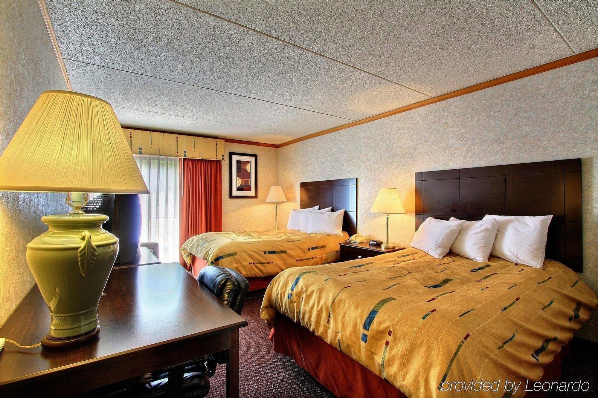 Days Inn & Suites By Wyndham Madison Heights Mi Extérieur photo